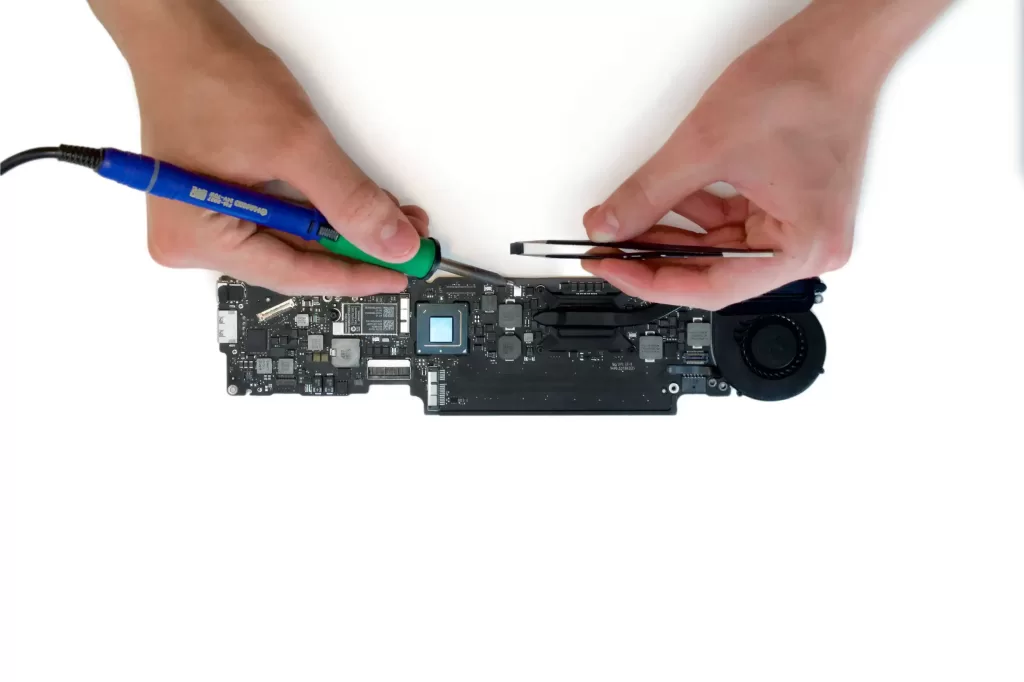 Integrados y componentes SMD.
